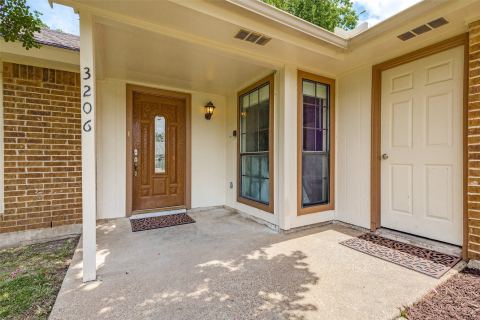 3206 Wintersmith Drive, Arlington, TX 76014 — photo 2