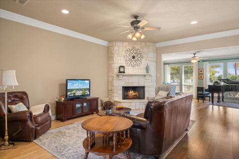 2101 W Emerald Bend Court, Granbury, TX 76049 — photo 3