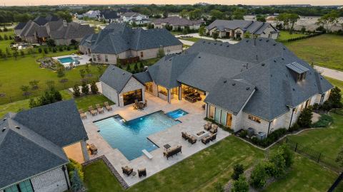 660 Louise Drive, Fairview
