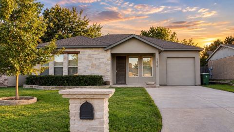 2310 Newbury Drive, Arlington