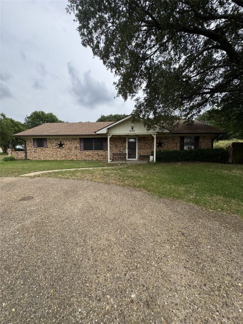 636 E Kempner Street, Mabank