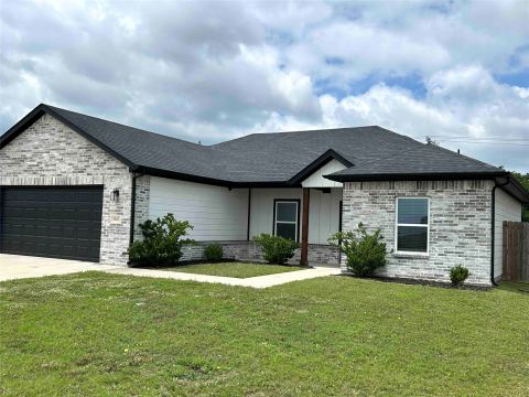 3840 Skylane Avenue, Corsicana