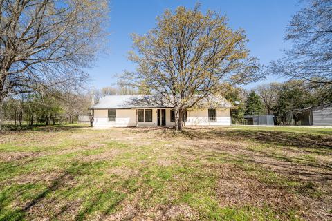 220 County Road 4577, Sulphur Springs