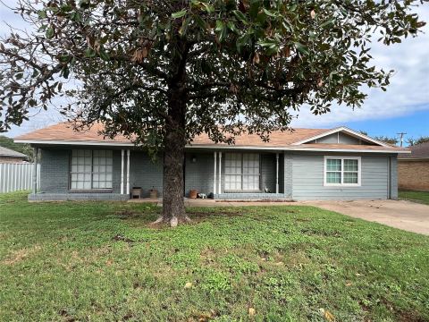 2809 N Murco Drive, Mineral Wells, TX 76067 — photo 2