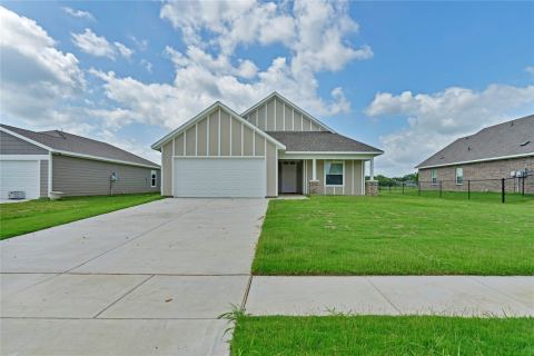 616 Crockett Drive, Cleburne, TX 76033 — photo 2