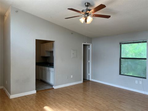 701 W Sycamore Street 305, Denton, TX 76201 — photo 3