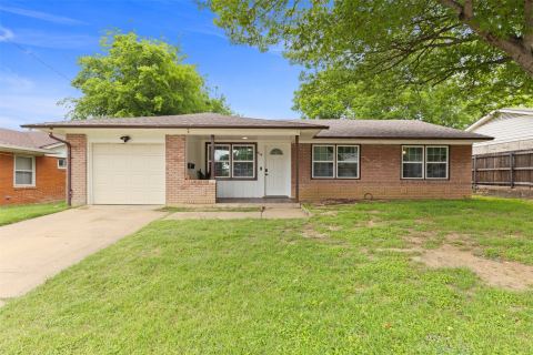 434 W Phillips Court, Grand Prairie, TX 75051 — photo 2