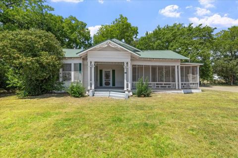 106 N 1st Street W, Dawson