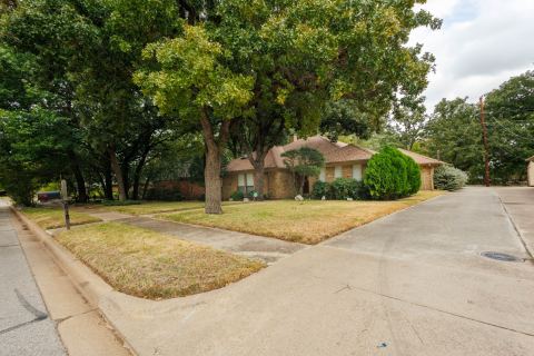2818 N Creekwood Drive, Grapevine, TX 76051 — photo 2