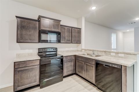 5528 Calm Waters Court, Fort Worth, TX 76119 — photo 2