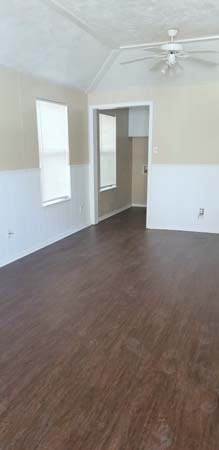 105 E Tyler Street A, Ennis, TX 75119 — photo 2