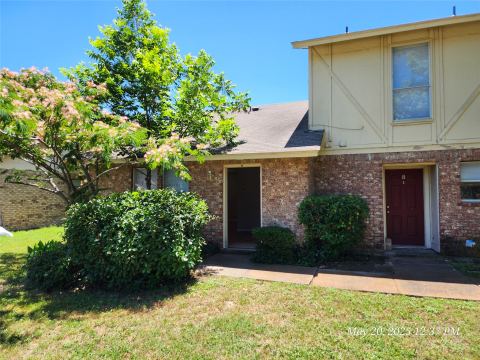 429 SW Thomas Street A, Burleson, TX 76028 — photo 2