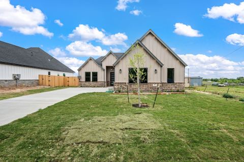 806 N Avenue E, Springtown, TX 76082 — photo 2