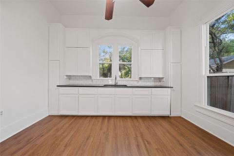 307 Avenue D, Clifton, TX 76634 — photo 3