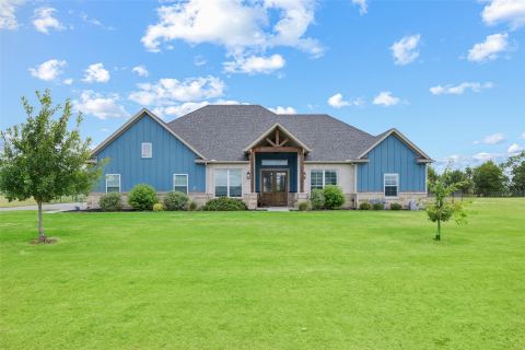140 Clayton Crossing, Springtown