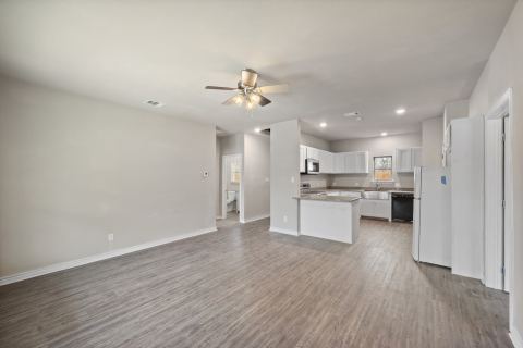 2875 Conveyor Drive B, Burleson, TX 76028 — photo 2