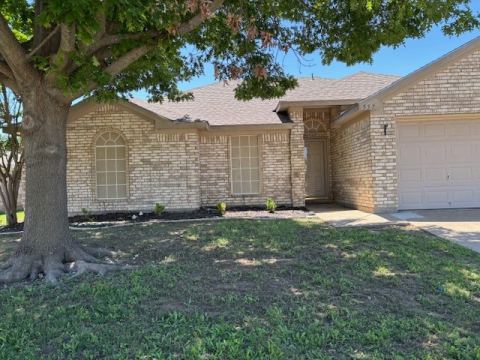 557 Marybeth Drive, Burleson, TX 76028 — photo 3