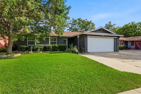 450 Price Drive, Lewisville, TX 75067 — photo 2