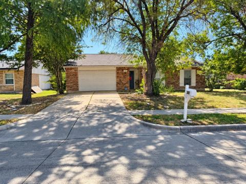 305 S Willow Street, Mansfield, TX 76063 — photo 2