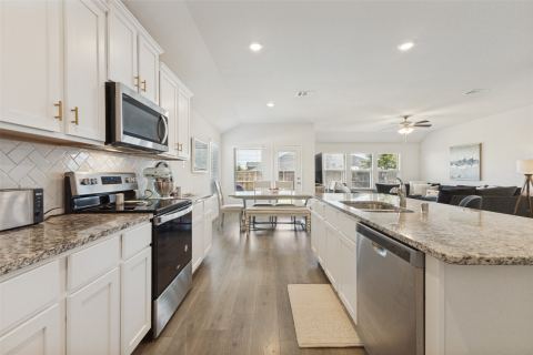 1112 Cherry Blossom Street, Anna