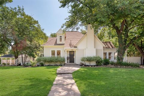 704 N College Street, McKinney, TX 75069 — photo 2