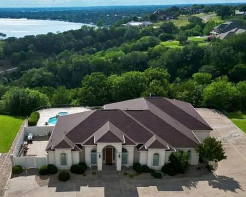 1614 Crow Creek Drive, Granbury, TX 76049 — photo 2