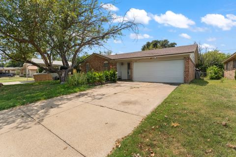 1825 Avenue B, Grand Prairie, TX 75051 — photo 3