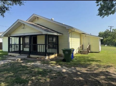 323 E Lloyd Street, Krum