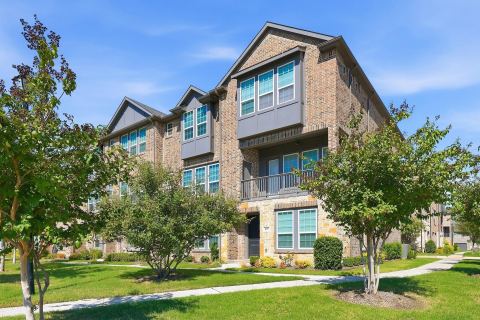 695 Vista Del Lago Drive, Lewisville, TX 75067 — photo 2
