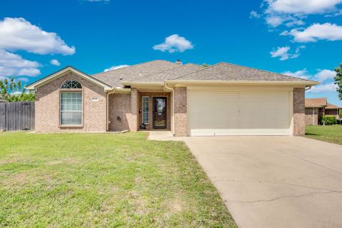1040 Vinewood Avenue, Burleson