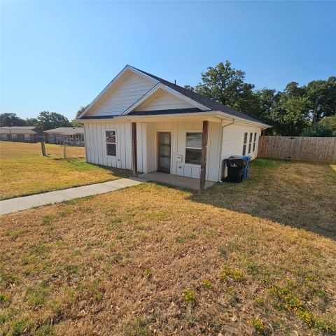 730 E Woodard Street, Denison, TX 75021 — photo 2