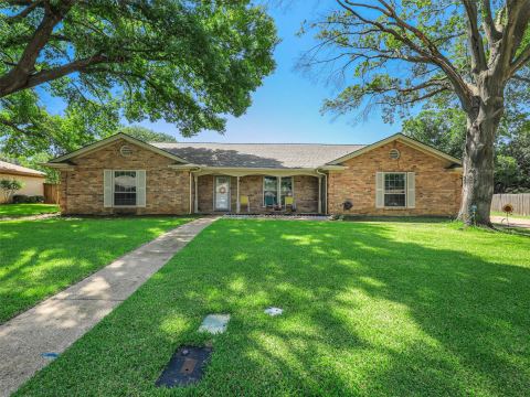6404 Suncrest Court, North Richland Hills