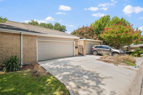 2706 Creek Wood Court, Carrollton, TX 75006 — photo 2