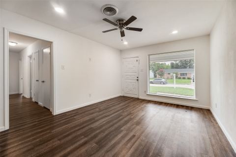 730 Cindy Lane, Grand Prairie, TX 75052 — photo 2