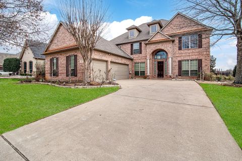 828 Thomas Crossing Drive, Fort Worth