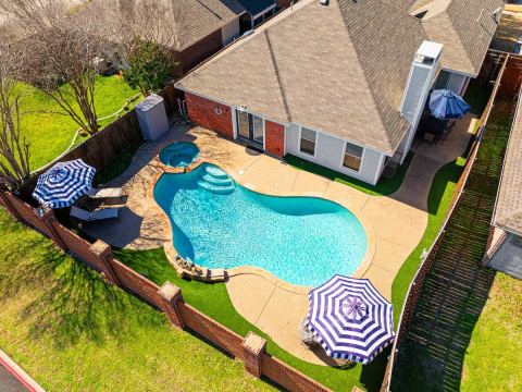 2202 Ashwood Court, Carrollton, TX 75006 — photo 2