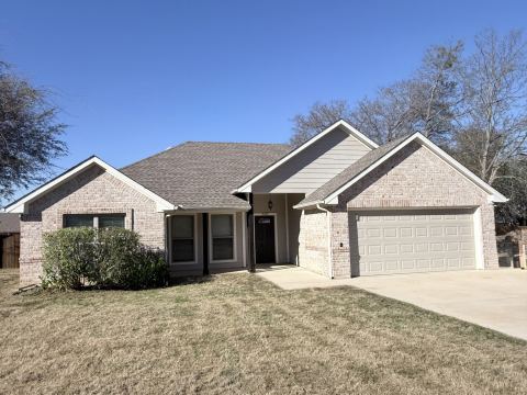 628 E Walcott Street, Pilot Point, TX 76258 — photo 2