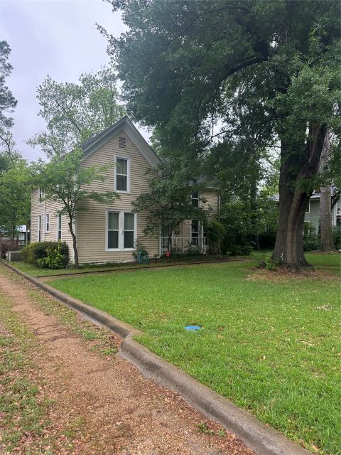504 1st Street, Terrell