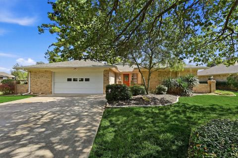 718 Kiowa Drive W, Lake Kiowa