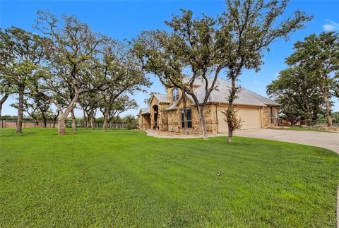 137 Silver Saddle Circle, Weatherford