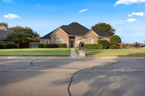 706 Meadowview, Cleburne