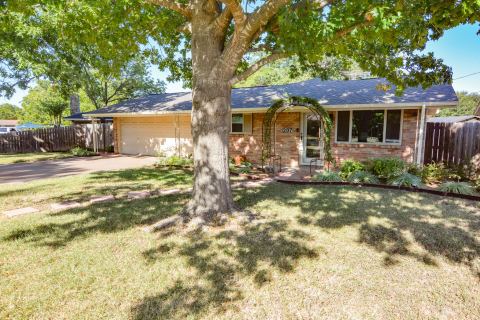 1207 Lynnwood Drive, Cleburne, TX 76033 — photo 3