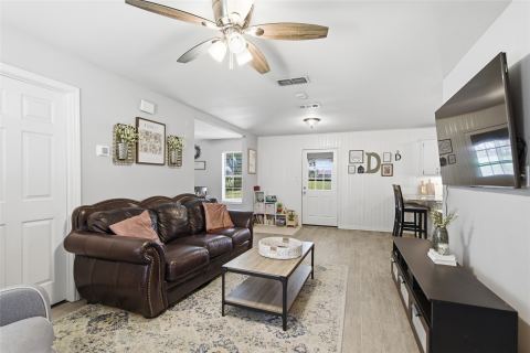 217 N Laramie Circle, Pilot Point, TX 76258 — photo 3