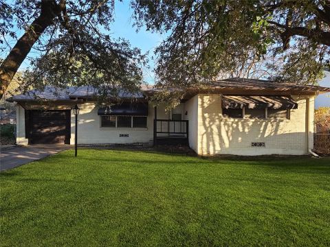 1811 W College Street, Sherman