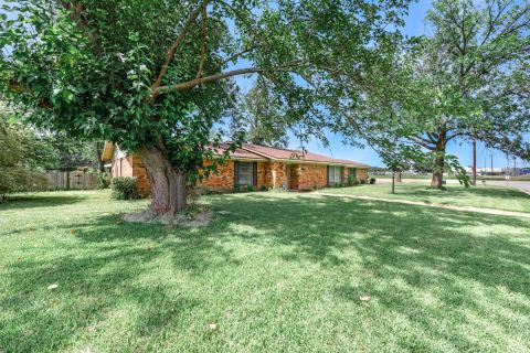 300 Merrell Drive, Sulphur Springs, TX 75482 — photo 2