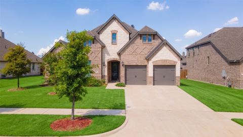 425 Brushwood Lane, Waxahachie