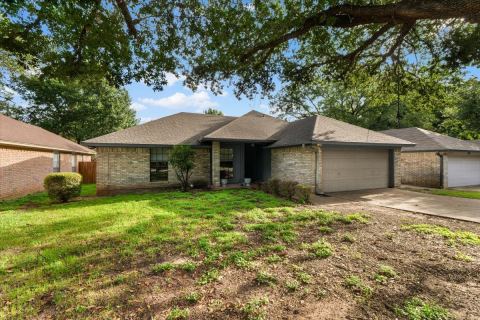 208 Pecan Drive, Westworth Village