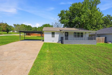 703 E Sears Street, Denison