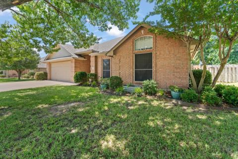 1618 Hyde Park Boulevard, Cleburne, TX 76033 — photo 2