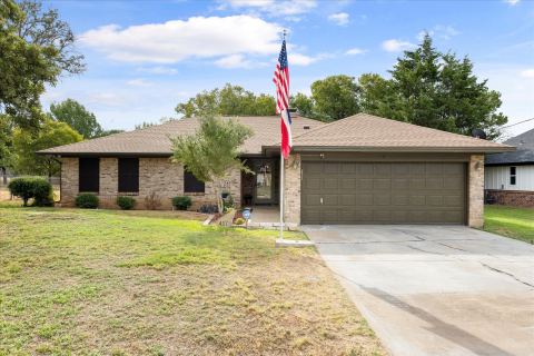 417 Sky Harbour Court, Granbury